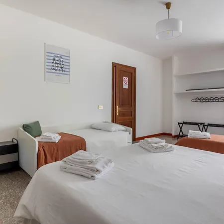 בית הארחה Casa Orlando מודנה
